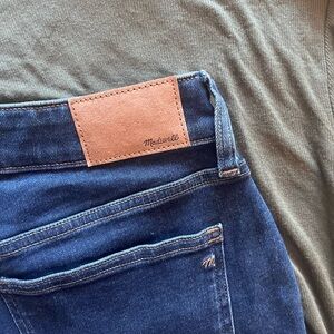 Madewell Women's Dark Blue Straight Leg Jeans with Tan Patch